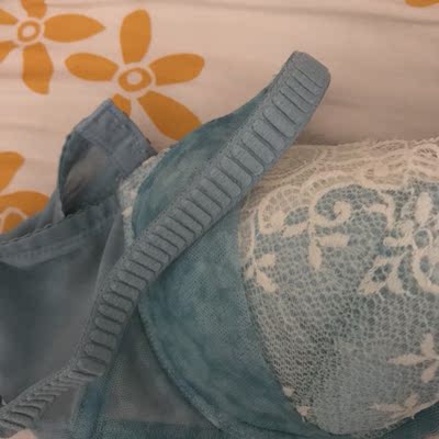 之前一直穿华歌尔无钢圈，真的是舒适到没朋友，穿了感觉像没穿一样( &acute;▽｀) 这次买的有钢圈的还是调整型，结果就是超级不适应这种束缚的感觉了&hellip;&hellip;不过穿起来确实聚拢效果超级好。还有就是形状有点尖，颜色比图片深。做工质量什么的都没得说，很棒