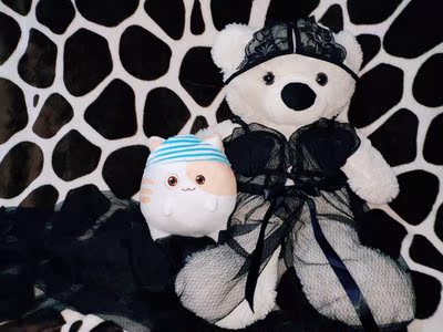 临时换了这个贝壳款的,发货速度棒棒哒,然后有事就没有亲自拍上身图,只好请小熊试穿了,哈哈哈哈,图三能看出细节,做工不错,图四是跟胖次猫学的胖次套头上😂图五是跟胖次猫合影留念,笑死了 临时换了这个贝壳款的,发货速度棒棒哒,然后有事就没有亲自拍上身图,只好请小熊试穿了,哈哈哈哈,图三能看出细节,做工不错,图四是跟胖次猫学的胖次套头上😂图五是跟胖次猫合影留念,笑死了