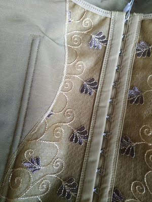 非常满意，老顾客了，给妈妈也买了，价格比我这里的实体店好太多，果断给妈妈买了，还会再来买黑色的，值得美女们购买