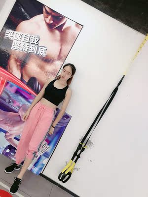 这个运动内衣穿上还挺舒服的,跑步比较防震,穿上也不勒,不像其他有些衣服穿上会有紧绷感,前面拉链的设计很方便,出了汗也很好脱下来,挺好的~ 这个运动内衣穿上还挺舒服的,跑步比较防震,穿上也不勒,不像其他有些衣服穿上会有紧绷感,前面拉链的设计很方便,出了汗也很好脱下来,挺好的~