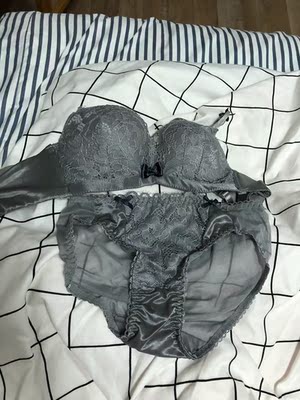 料子很喜欢 很贴心还是分开装 物流也很快。  很好看。好评哦。喜欢的要赶快下单哦