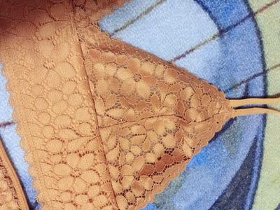 内衣质量挺好的,特别喜欢姜黄色的,穿上显的皮肤白皙,这个款式好看,夏天配裙子穿感觉挺合适的,美美哒 内衣质量挺好的,特别喜欢姜黄色的,穿上显的皮肤白皙,这个款式好看,夏天配裙子穿感觉挺合适的,美美哒