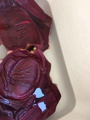 味道刺鼻，真想退，但嫌麻烦，放水里浸泡味道还很重，建议买着慎重吧