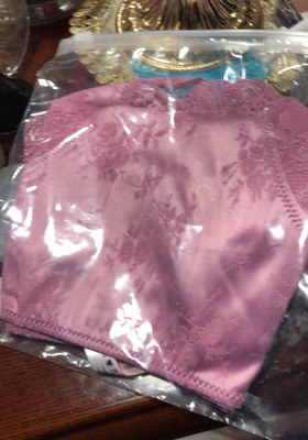 之前就买了他家的内裤,特别的好,应该不是纯棉的,但是穿着舒服,以前买的面料会觉得太有弹性要么太过去松垮,不亲肤。今天是三十,祝大家新春快乐!!他家号码大,建议买小一号 之前就买了他家的内裤,特别的好,应该不是纯棉的,但是穿着舒服,以前买的面料会觉得太有弹性要么太过去松垮,不亲肤。今天是三十,祝大家新春快乐!!他家号码大,建议买小一号