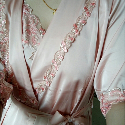 宝贝长短合适 面料柔软 很舒服 穿在身上凉凉的 这个季节 穿正好