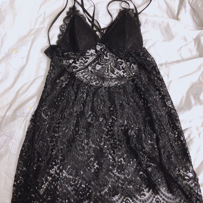 讲真的 蛋蛋是我见过最可爱最温柔的店主啦！ 可爱中透着性感！人很好！也很好说话！主要是东西特别好！这次买了很多！光东西的包装就让我有种舍不得拆开的感觉 很高大上 包装的很精美！！这次买了内裤和新上架的睡衣 内裤的虽然有点掉浮色但是洗两次就好啦！质量很好 蕾丝滑滑的穿起来很舒服！睡衣真的特别种草啦！质量特别特别好！穿起来很诱惑人 就和蛋蛋拍的视频是一样的效果！你们真的不能错过 很爱这种性感的风格 哪怕没有男朋友哈哈哈 好评啦好评啦 老顾客 真的很好