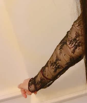 穿起來很舒服，不會刺，秋天穿正適合，就是客服推薦的尺碼大了點，應該小一號正適合