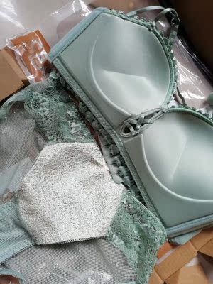 内衣收到了，质量很好，店里卖的起码得一百多这个价格买单很实惠，很喜欢