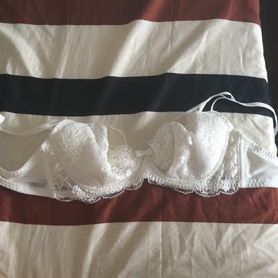 这件穿一整天会不舒服，毕竟是蕾丝的。不过我不会激凸