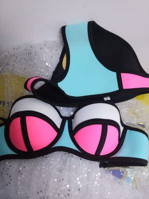 质量很好，穿上很舒服，颜色鲜艳，拍出照片一定很好看