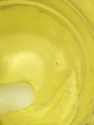 奶粉质地: 不好 结块我女儿吃了拉肚子 消化: 不消化 有效期: 一般 外包装: 可以 收货时长: 1天 总结: 开罐有虫子 客服没有明确的处理方式 女儿吃了拉肚子 拉了一个礼拜