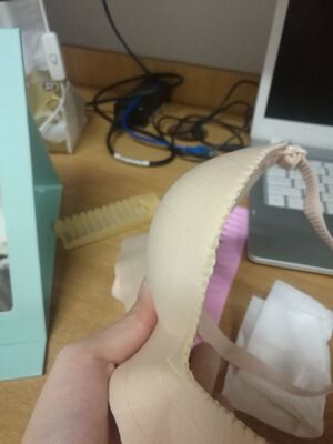 穿了几次后发现缝线处有点崩开,而且可能因为刚买的不适应,穿着不太舒服,其他都还可以,活动的时候买的,价格也不算贵。物流有点慢了,同期买的其他东西都到了还一直等不到这家店买的东西,差点以为赶不上开学了呃 穿了几次后发现缝线处有点崩开,而且可能因为刚买的不适应,穿着不太舒服,其他都还可以,活动的时候买的,价格也不算贵。物流有点慢了,同期买的其他东西都到了还一直等不到这家店买的东西,差点以为赶不上开学了呃