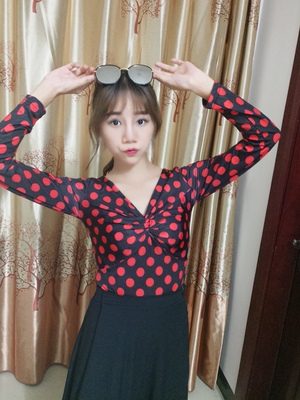 慢慢喜欢上波点衣服,白色的红色的黑色的都入手了,哈哈 慢慢喜欢上波点衣服,白色的红色的黑色的都入手了,哈哈