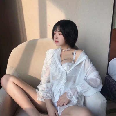 很美 很喜欢。之所以买这款内衣 主要是看朋友圈微商在卖！我还是喜欢在网上比较方便