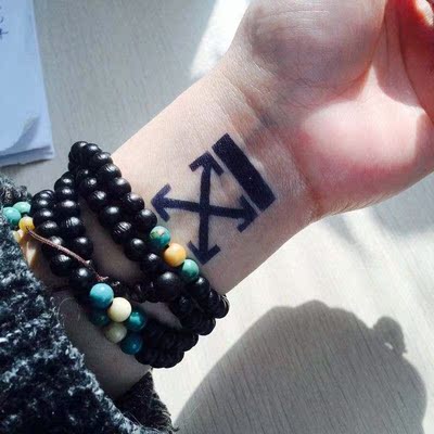 这种果汁纹身非常好 比那些普通的纹身贴效果好多了 就是做的时候小心一些 弄到手上可就不好洗了 店家服务态度也特别好 快递也挺快的