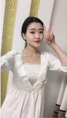 衣服收到后，很惊喜，比想象中要好很多，质地柔软，款式时尚，颜色亮丽，衣服薄厚适中，大小正好，喜欢，给个好评