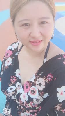 不错，很喜欢，就是泳裤卷边不舒服