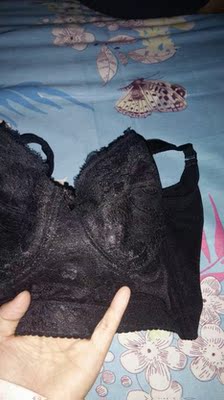 这是买的第三件可真的特别显小显瘦的一款内衣，对于大胸的人来说真的是福音，而且也不贵，买过一个169的都没这个穿着满意，兼职良心卖家以后就是这家店的内衣了！