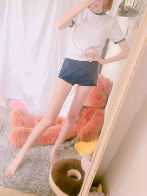 好可爱哟 遮肚腩神器 好适合去楼下很随便的游泳池好像运动衣 还可以拿来跑步呢 内部有胸垫还有内衣带呢 再也不用遭楼下大妈们奇怪的眼神啦 感觉质量好好 泳衣耐草哈哈哈哈