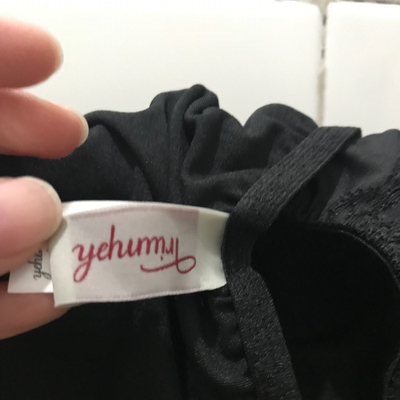 休假啦，朋友帮忙取的快递，今天打开看也没看就洗了，洗完发现跟我在专柜上买的内标不一样这，因为去年在里买过跟专柜一样的，为什么这次活动收到的，内标跟以前的不一样