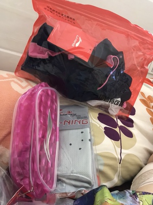 宝贝很快就收到了，质量不错，感谢店家送的礼品，很漂亮，非常喜欢，下次再来光顾！