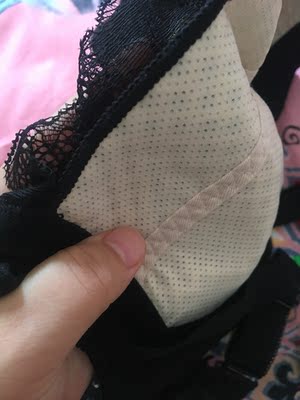 料子轻薄透气，很舒服！特别能困住脂肪，让乳房的脂肪收集起来，非常聚拢的款式内衣。价格也好实惠！喜欢的，可以下单错，值得推荐