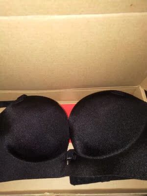 宝贝买了好几件了，合适舒服，穿起来很聚拢！厚度适中，很聚拢