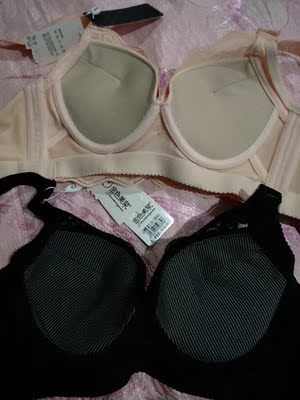 款式漂亮,试了一下穿着很舒服,尺码标准,包装也好,物流也很快,看着质量也不错,很满意,五星好评。 款式漂亮,试了一下穿着很舒服,尺码标准,包装也好,物流也很快,看着质量也不错,很满意,五星好评。