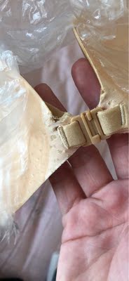 只去拍婚纱照片穿过一天，本来想留着10月结婚穿，结果发现已经坏了，质量太差