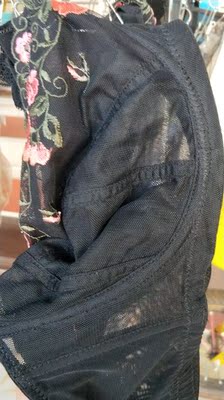 质量真的不错，而且款式很好看，质地很柔软，码数很合适，卖家服务态度很好