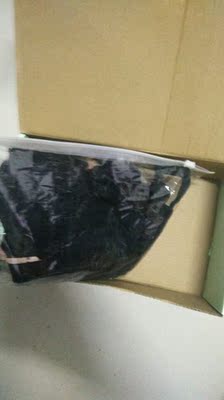 看都没有兴趣试穿了,味道好重,质量也不咋地,网面都是坡的 看都没有兴趣试穿了,味道好重,质量也不咋地,网面都是坡的