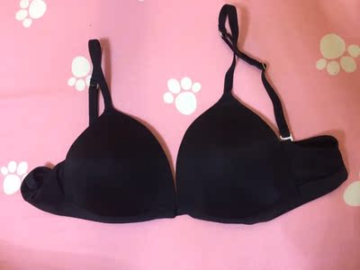 内衣真心不错 穿着很舒服 无钢圈的就是好穿 这款穿着挺修饰胸型 是我喜欢的比较薄的款 很满意 内衣真心不错 穿着很舒服 无钢圈的就是好穿 这款穿着挺修饰胸型 是我喜欢的比较薄的款 很满意