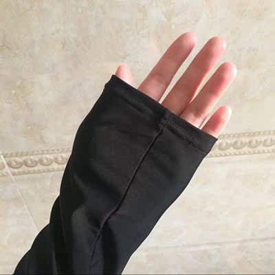 唯一的缺点就是袖子太长了，游起来兜水啊&hellip;&hellip;只能捥上去了