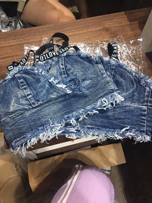 质量挺好的，后天演出期待上身效果～因为着急让卖家发的顺丰～很快就到了～还会再来～