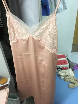 睡衣好喜欢，粉嫩又性感，滑滑的很舒服