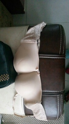 还行吧，后边的带子有一些些紧。聚拢效果可以，不适合上围比较大的妹子穿戴。