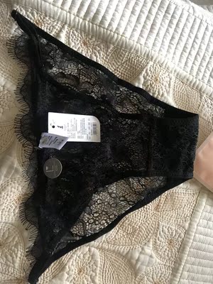 非常好看,女朋友非常喜欢,用料很好舒适,推荐购买。 非常好看,女朋友非常喜欢,用料很好舒适,推荐购买。