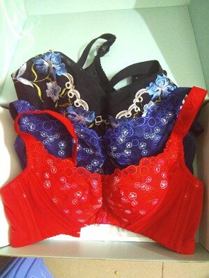 跟专柜买的一样的，一次买了三件，大力推荐哦