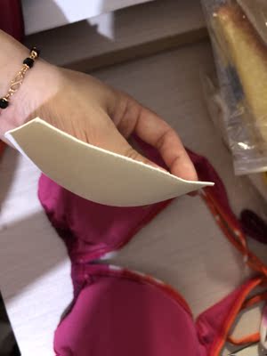 店家包裝很好，貨物沒有任何損壞或是破爛，非常的好！ 物流也是非常快，很快就發貨，很快就收到唷！  在店亂買了幾套，貨品跟圖片完全一樣，沒有色差，顏色好美美？沒有任何其他徧差！非常值得，非常滿意和喜歡！  今次是為了去日本韓國澳洲旅行的，到沙灘跟水上活動，拍照很美，才會來買吧，希望旅行的照片也會美美的，下一次旅行也會上來看看有沒有喜歡的款，我會再買。  拆開了發現的質量都很好的，試穿了也很合身，胸墊薄薄的，而且又可以拿出來的，不錯，穿上了非常顯胸，本人就平胸吧～也看到出有一點點的胸部，值得我下一次有空也會再來買吧！剛好遇到有優惠，非常平宜！我就打算給你們店好評，五星吧！