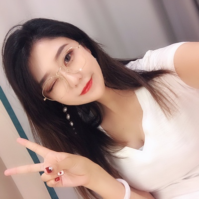 颜色搭配的好看，穿上显腿长，蛮好搭配衣服的，面料也不错，有弹力，会继续关注的！