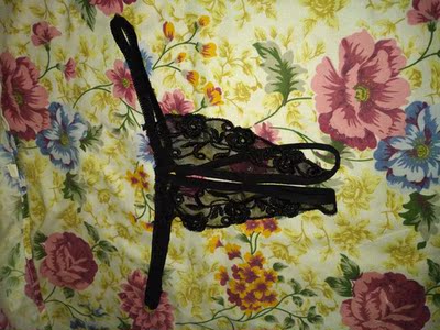 宝贝看着就喜欢，洗了也快干，我不要腰部的花边，细心的修剪去掉，就变完美了，穿上很漂亮，又很性感，好开心，非常满意的一次购物，宝贝包装精美，质量很好，价格也便宜。证明老板诚信，以后会常回购的。