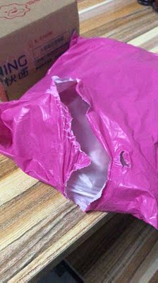 东西不错  就是快递收到的时候被打开了  因为还在门卫室放了一下午也没有监控所以也查不到是谁干的   以后妹子们一定要亲自去收快递哦