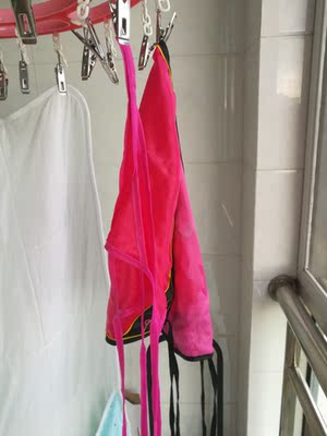 衣服不错，洗了以后也不褪色，晚上传给老公看，好期待啊。