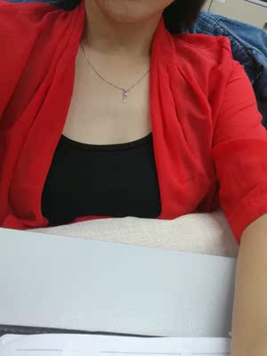 已经穿了很多天了，才想起来评论。还不错，就是比上一次买的短一些~质量价格都很赞。听说淘宝评论80字以上能增加淘宝积分，我也不知道淘宝积分能干什么。可能和淘金币一样可以抵扣钱吧。差不多~以前都是默认好评，现在都是评论完，把这一段话复制粘贴过来，这样字数也够了.好评也有了。