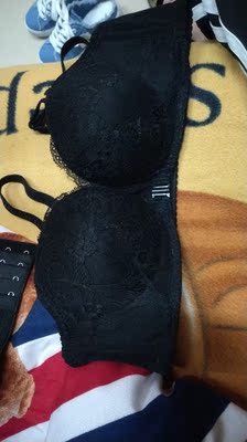 布料挺好，穿着舒服，还送了爱心的肩带，很喜欢