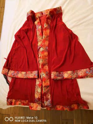 衣服质量是真心不错,纱是软软的,不扎皮肤,上身效果非常棒,大红色很正,老公很喜欢,超赞 衣服质量是真心不错,纱是软软的,不扎皮肤,上身效果非常棒,大红色很正,老公很喜欢,超赞