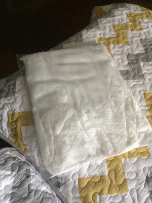 快递给力，买来自己拍孕妇照的，对比好几家，这家价格最实惠，质量满足需求，很不错，推荐购买。