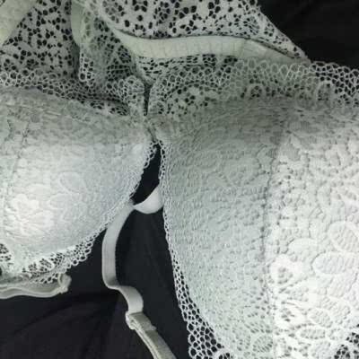 买一送一很不错质量也很好，聚拢效果也不错，很有型，一下迈了几套回来换着穿