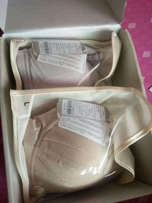 一下子买了两件，质量很好，很轻，试穿了一下，还不错