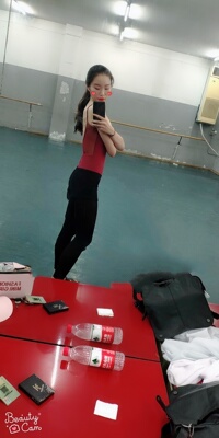 好看，是我们的班服，超级显白！